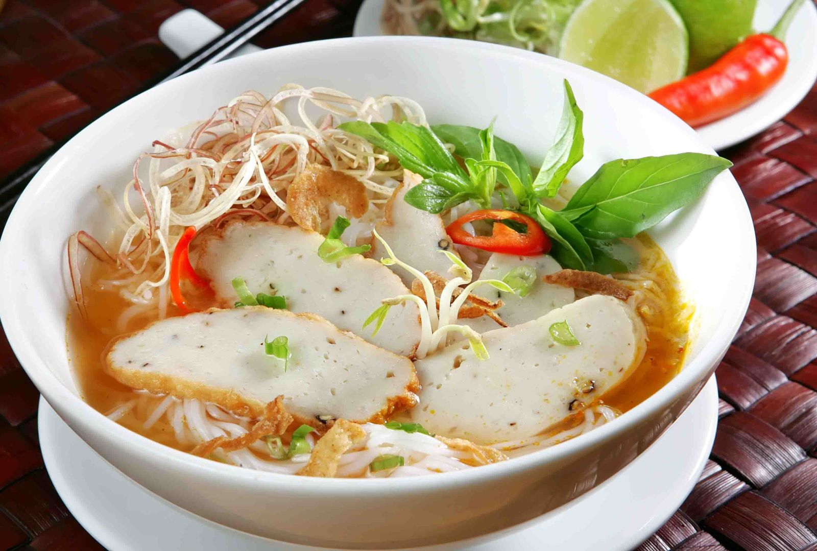 Một tô bánh canh cá sẽ có hàm lượng khoảng 330 kcal Một tô bánh canh cá sẽ có hàm lượng khoảng 330 kcal